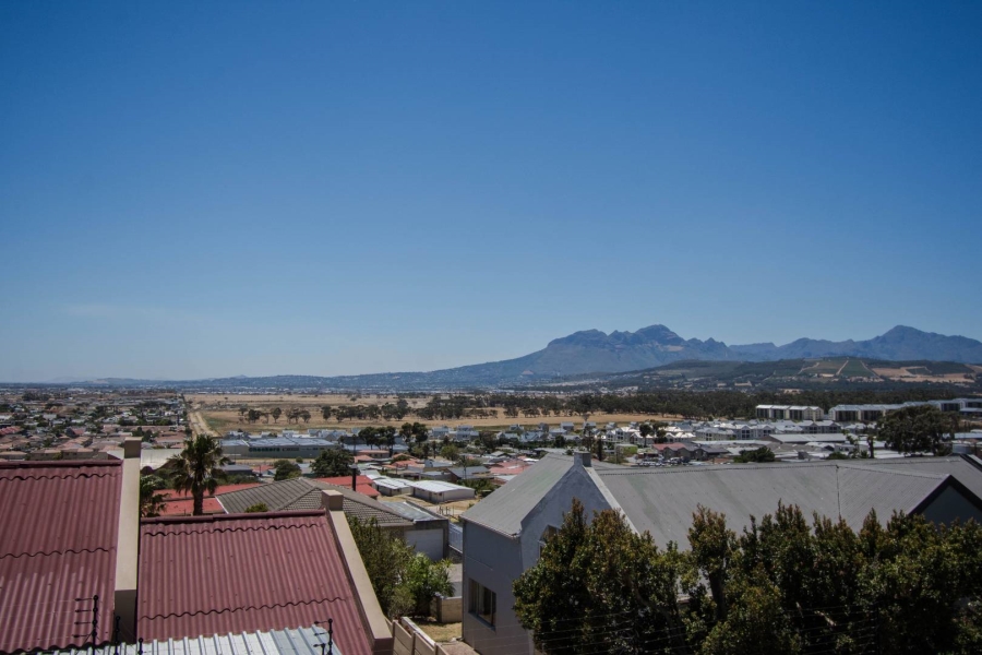 4 Bedroom Property for Sale in Mountainside Western Cape